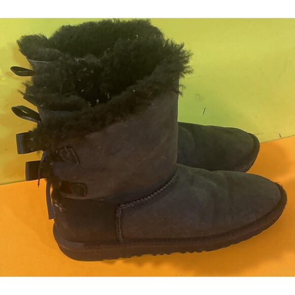 UGG Women Mini Bailey Bow II Black Suede Size 4 - Picture 2 of 5